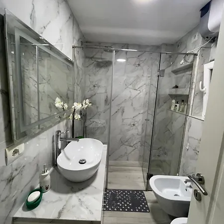Modern Cozy Apartment, Close To Pazari I Ri, Self Check-in Free Wifi Apartment Tirana