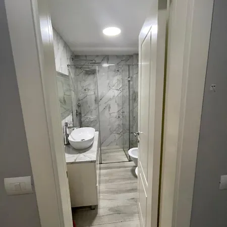 Modern Cozy Apartment, Close To Pazari I Ri, Self Check-in Free Wifi Apartment Tirana