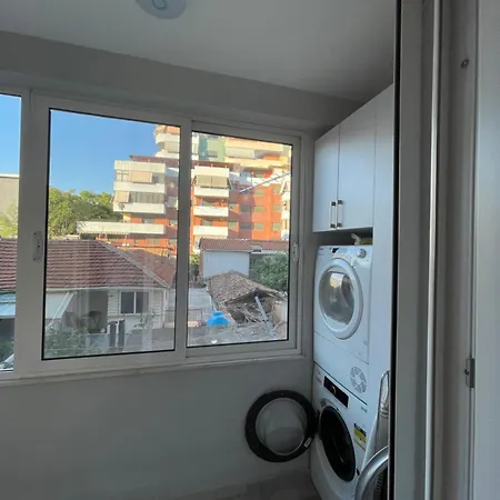 アパート Modern Cozy Apartment, Close To Pazari I Ri, Self Check-in Free Wifi ティラナ