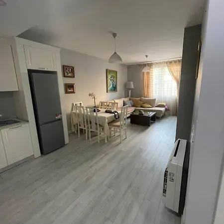 アパート Modern Cozy Apartment, Close To Pazari I Ri, Self Check-in Free Wifi