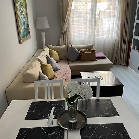 Modern Cozy Apartment, Close To Pazari I Ri, Self Check-in Free Wifi Apartment *