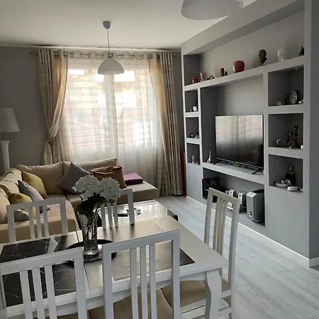 Modern Cozy Apartment, Close To Pazari I Ri, Self Check-in Free Wifi